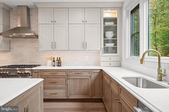 2133 N OAKLAND ST, Arlington, VA 22207