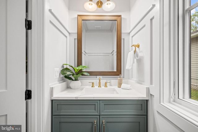 2133 N OAKLAND ST, Arlington, VA 22207