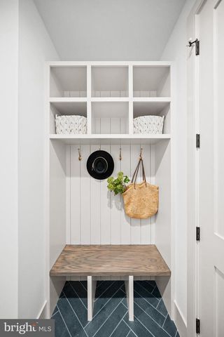 2133 N OAKLAND ST, Arlington, VA 22207