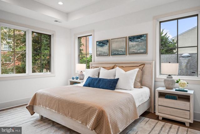 2133 N OAKLAND ST, Arlington, VA 22207