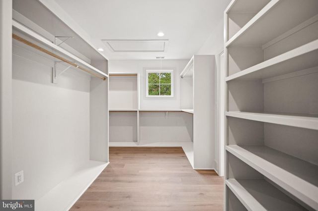 2133 N OAKLAND ST, Arlington, VA 22207