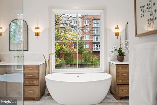 2133 N OAKLAND ST, Arlington, VA 22207