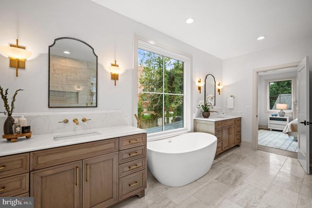 2133 N OAKLAND ST, Arlington, VA 22207