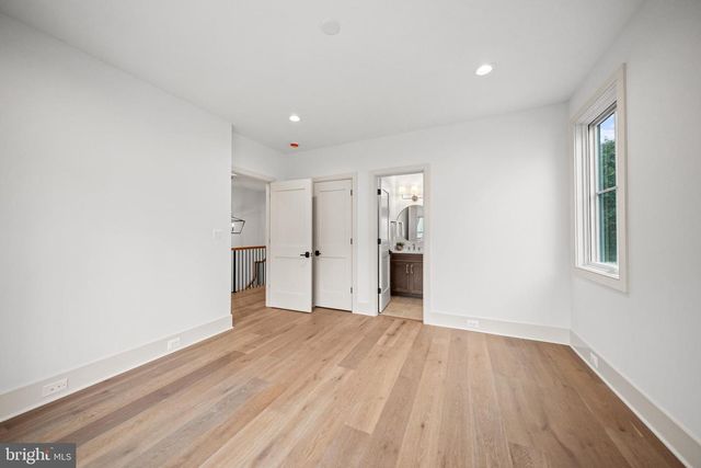 2133 N OAKLAND ST, Arlington, VA 22207