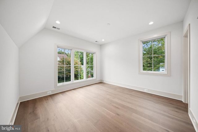 2133 N OAKLAND ST, Arlington, VA 22207