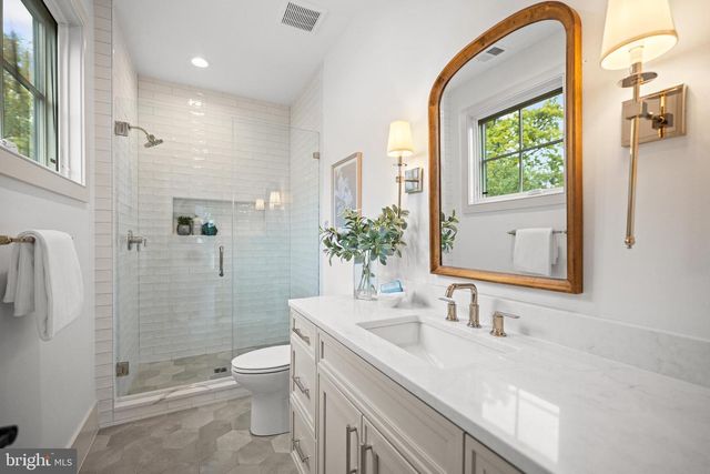 2133 N OAKLAND ST, Arlington, VA 22207