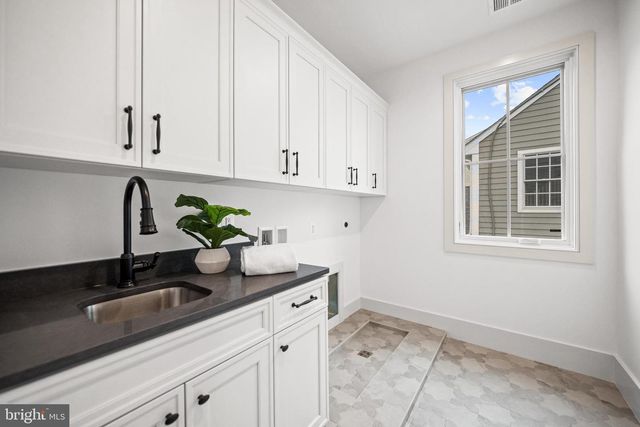 2133 N OAKLAND ST, Arlington, VA 22207