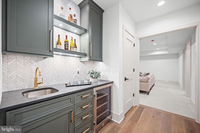 2133 N OAKLAND ST, Arlington, VA 22207