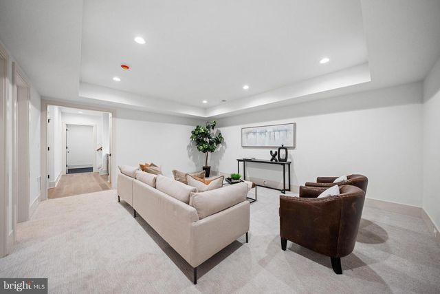 2133 N OAKLAND ST, Arlington, VA 22207