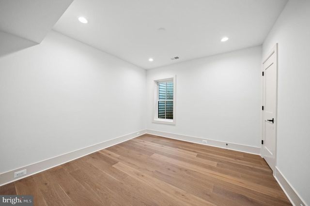 2133 N OAKLAND ST, Arlington, VA 22207