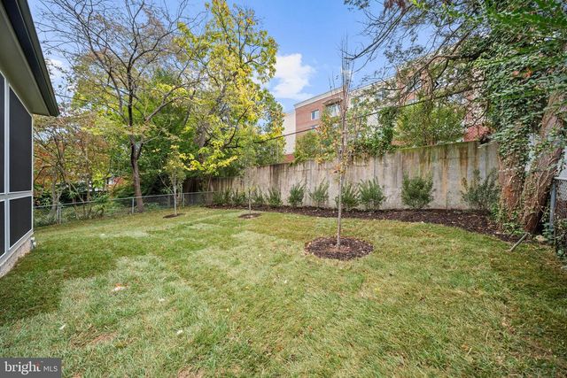 2133 N OAKLAND ST, Arlington, VA 22207