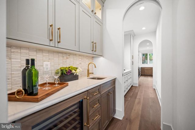 2133 N OAKLAND ST, Arlington, VA 22207