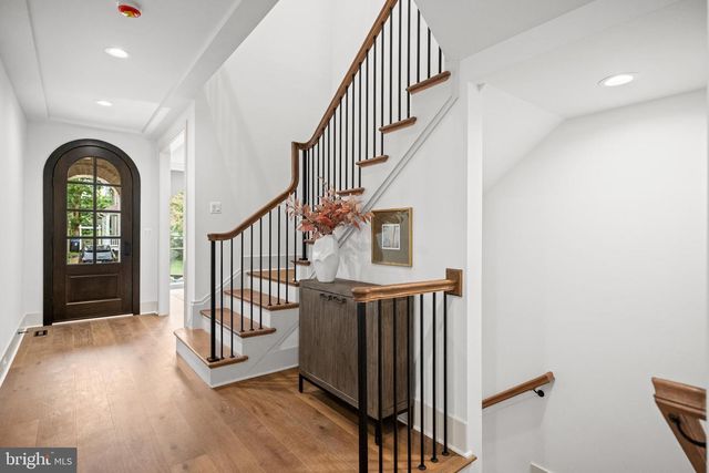 2133 N OAKLAND ST, Arlington, VA 22207