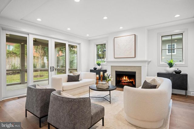 2133 N OAKLAND ST, Arlington, VA 22207