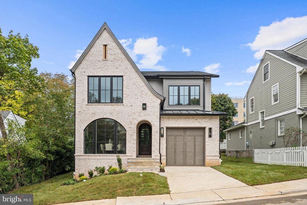 2133 N OAKLAND ST, Arlington, VA 22207