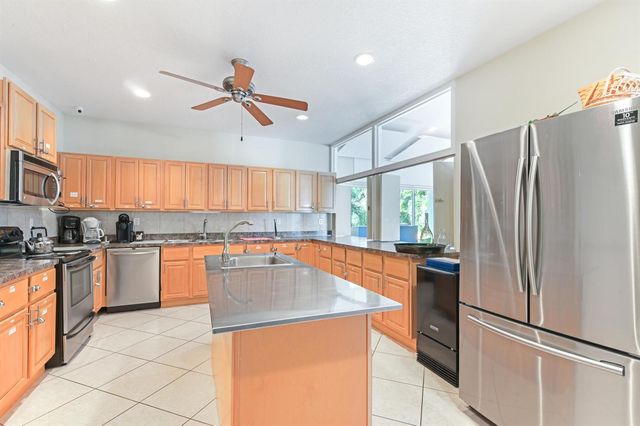 650 Snug Harbor Drive G401, Boynton Beach, FL 33435
