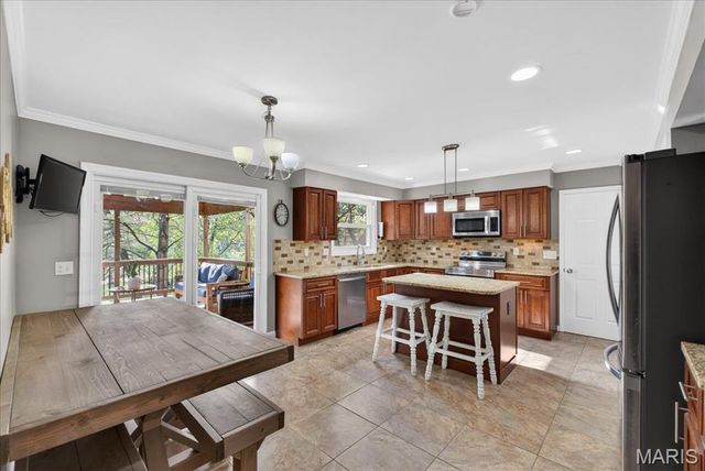 927 Baintree Lane, Ballwin, MO 63011