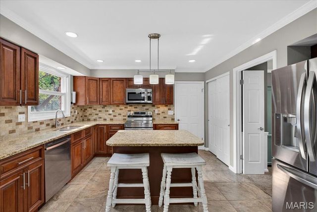 927 Baintree Lane, Ballwin, MO 63011
