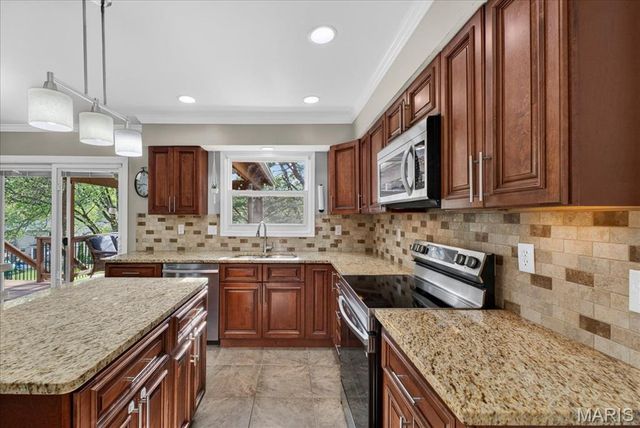 927 Baintree Lane, Ballwin, MO 63011
