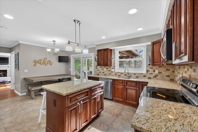 927 Baintree Lane, Ballwin, MO 63011