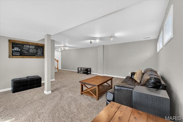 927 Baintree Lane, Ballwin, MO 63011