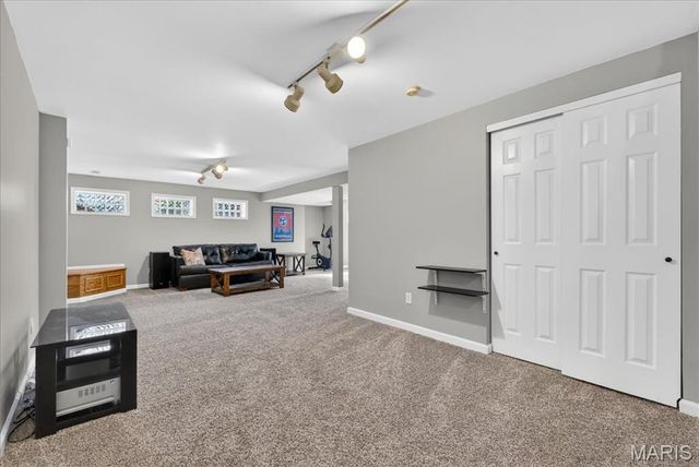 927 Baintree Lane, Ballwin, MO 63011