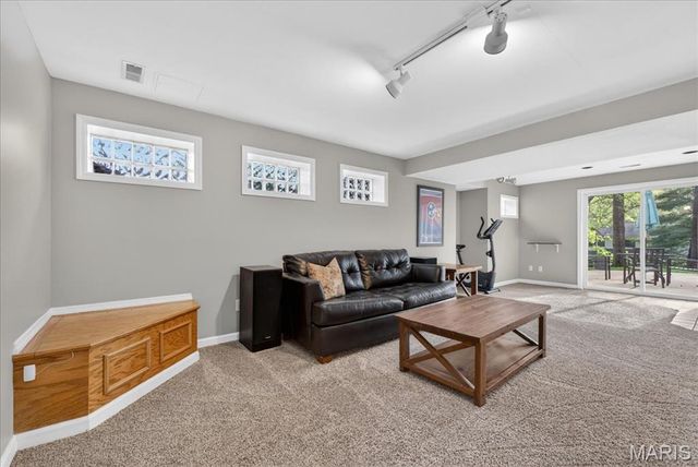 927 Baintree Lane, Ballwin, MO 63011