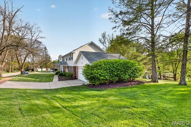 927 Baintree Lane, Ballwin, MO 63011