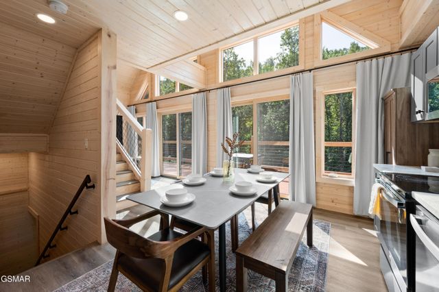 303 Beech Ridge Lane, Gatlinburg, TN 37738