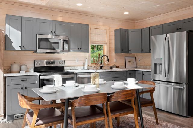 303 Beech Ridge Lane, Gatlinburg, TN 37738