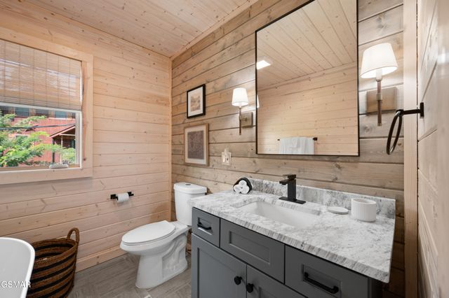 303 Beech Ridge Lane, Gatlinburg, TN 37738