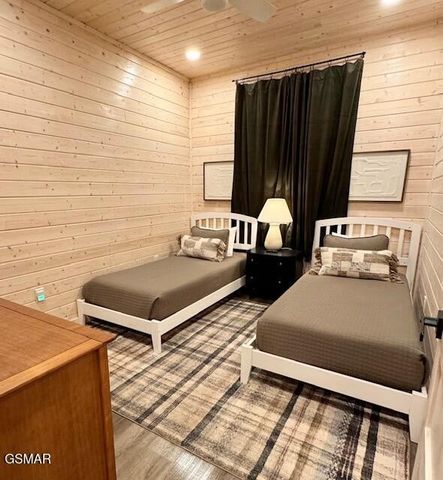 303 Beech Ridge Lane, Gatlinburg, TN 37738