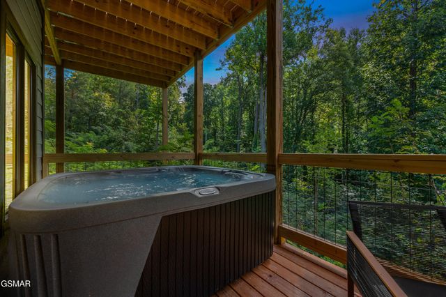 303 Beech Ridge Lane, Gatlinburg, TN 37738