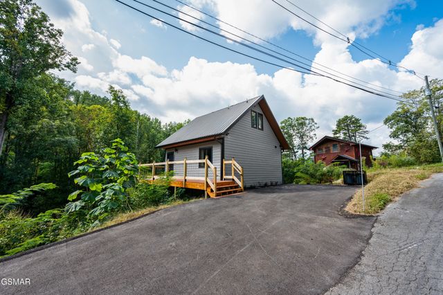 303 Beech Ridge Lane, Gatlinburg, TN 37738