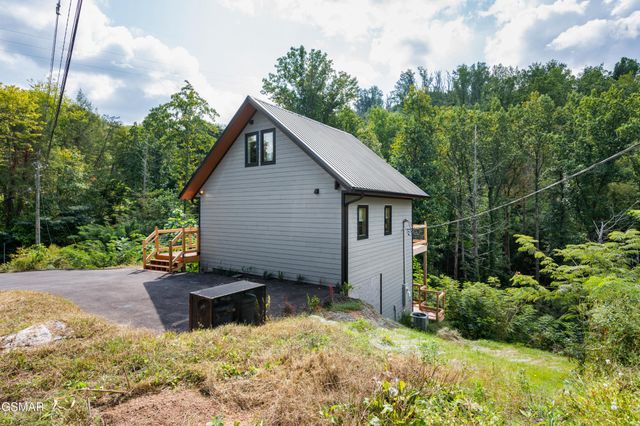 303 Beech Ridge Lane, Gatlinburg, TN 37738