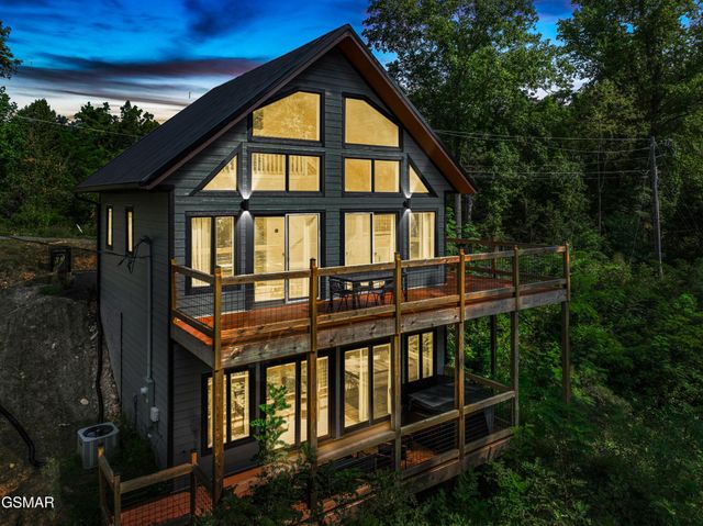 303 Beech Ridge Lane, Gatlinburg, TN 37738