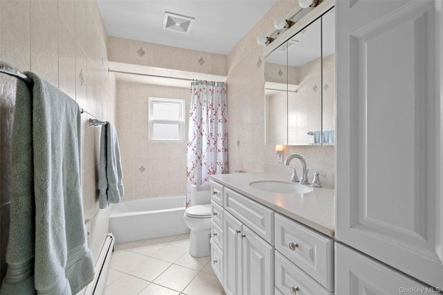 830 N Broome Avenue, Lindenhurst, NY 11757