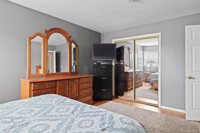 830 N Broome Avenue, Lindenhurst, NY 11757