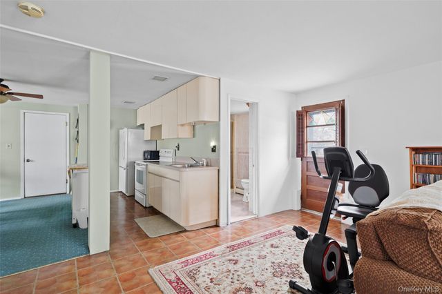 830 N Broome Avenue, Lindenhurst, NY 11757