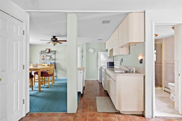 830 N Broome Avenue, Lindenhurst, NY 11757