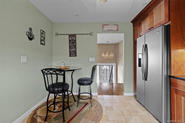 830 N Broome Avenue, Lindenhurst, NY 11757