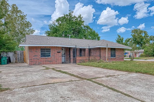 5431 Willow Glen Drive, Houston, TX 77033
