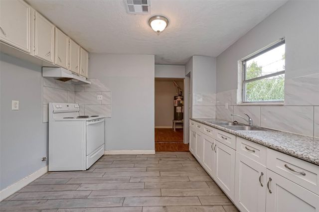 5431 Willow Glen Drive, Houston, TX 77033