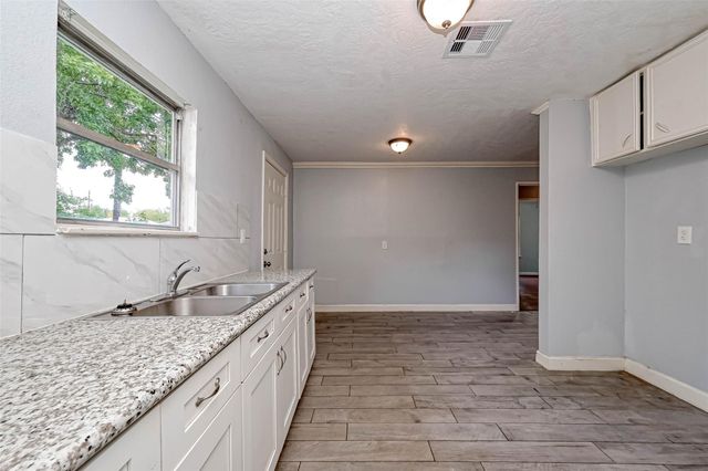 5431 Willow Glen Drive, Houston, TX 77033