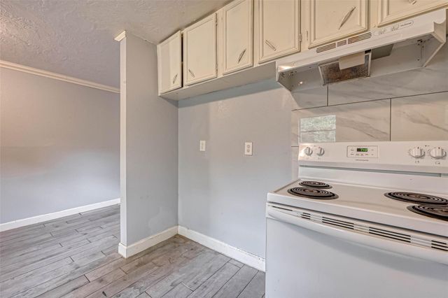 5431 Willow Glen Drive, Houston, TX 77033