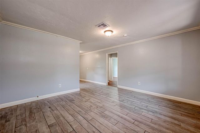 5431 Willow Glen Drive, Houston, TX 77033