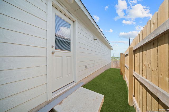 12942 Deep Eddy, St Hedwig, TX 78152