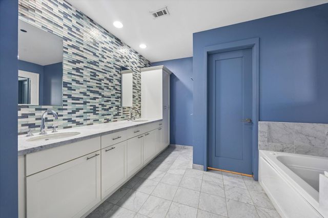 5005 Hidalgo Street 603, Houston, TX 77056