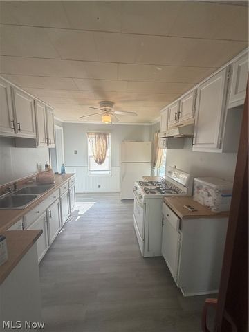 15 E 2nd Street, Niles, OH 44446