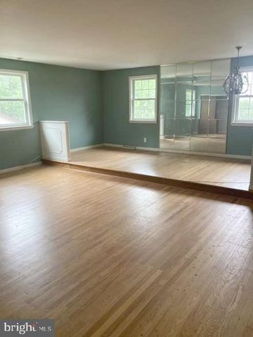 1688 BLUE JAY LN, Cherry Hill, NJ 08003